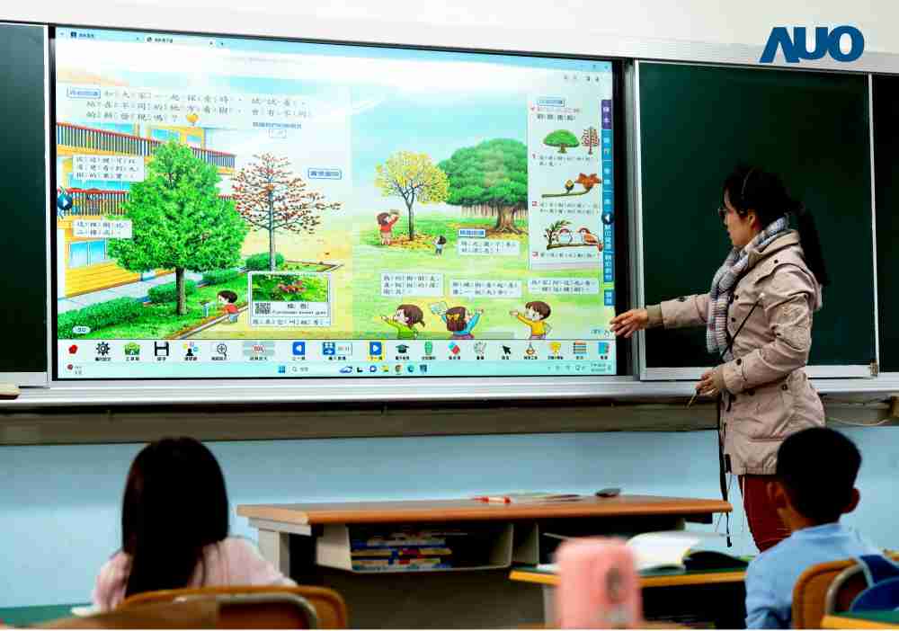 巨星国际与达擎共同开发的〝远程设备管理系统〞，，，透过流畅的多功能安装模式、、直觉设计的整合操作接口，，，可同时管理多部设备，，改善学校的设备管理痛点