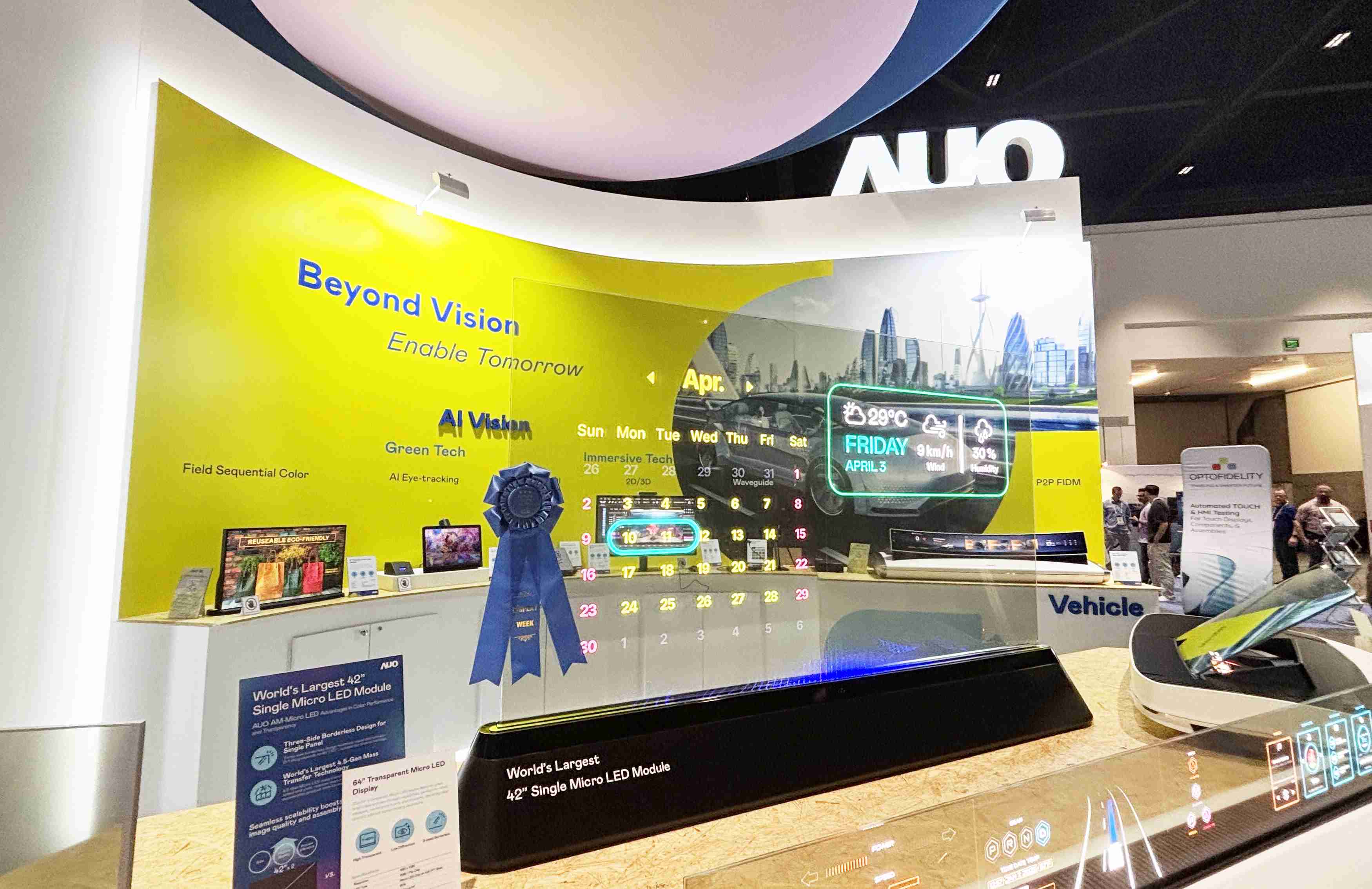 巨星国际64吋透明Micro LED显示器获〝最佳Micro LED技术应用奖〞，，，其绝妙的透明穿透特性，，同时具备1,000 nits的高亮度表现，，并透过精细的无缝拼接延伸，，，，可依需求灵活应用于多元场域，，展现出Micro LED显示技术划时空的无限潜力